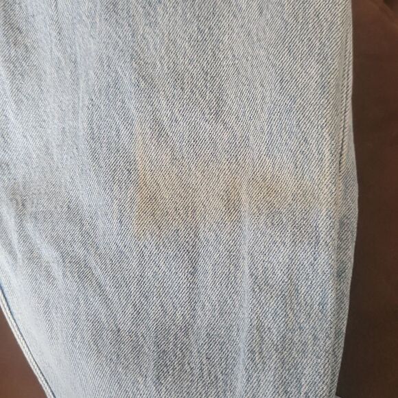 Levi's Blue Jeans with Iconic Orange Stitching and Classic Denim Fabric - Picture 4 of 9